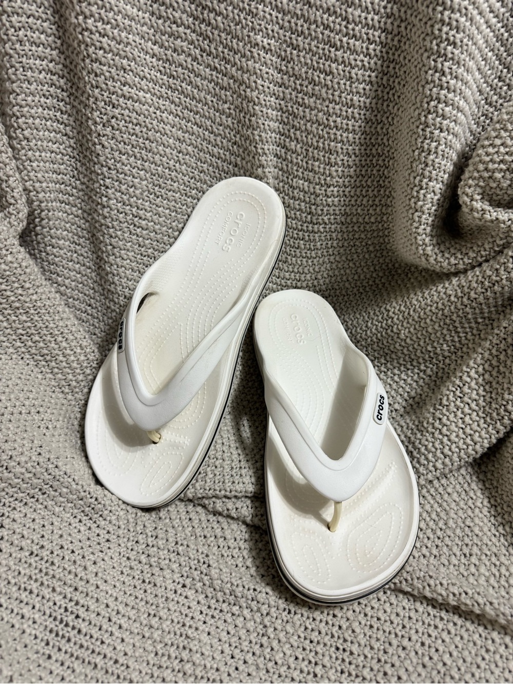 CROCS Mens White Flip Sandals